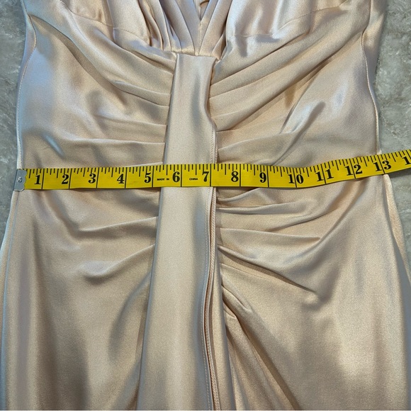 Mieka of Woodbury 100% Silk Gown - Picture 12 of 12